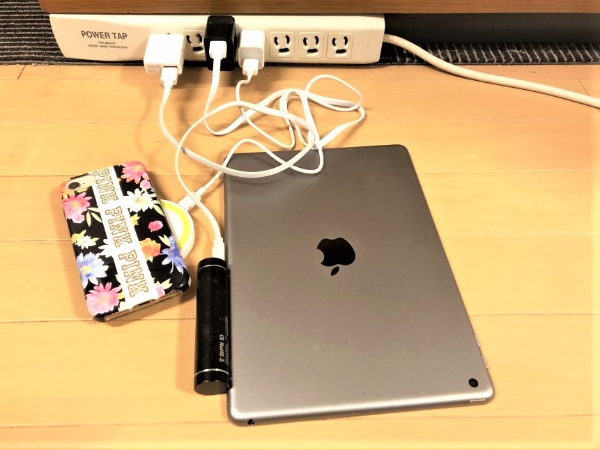電源タップとケーブル