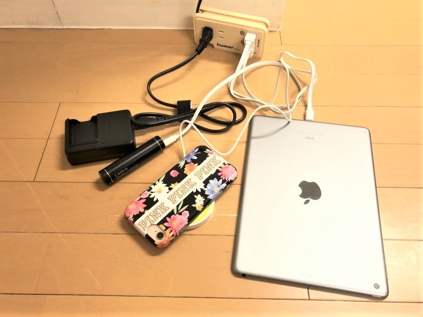 電源タップとケーブル