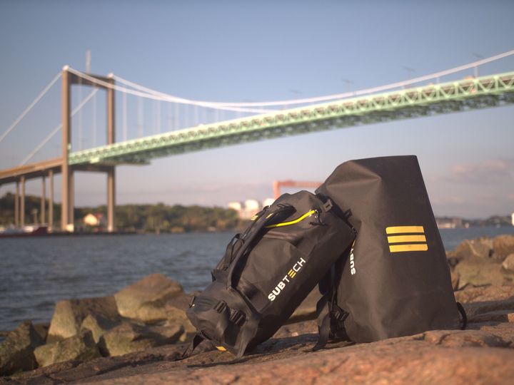 完全防水で頑丈、大容量なのに軽い! どこへ行くにも役立つアウトドアバッグ「SUBTECH PRO DRYBAG」があと3日で終了