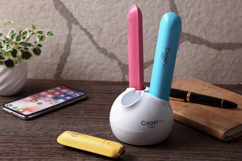 3本セットでシェアできて、全部で容量16750mAh! スティック型モバイルバッテリー「カラフルバンク」