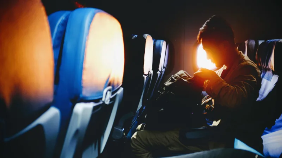 飛行機に乗るとき「その荷物、預けてください」と言われないようにする方法