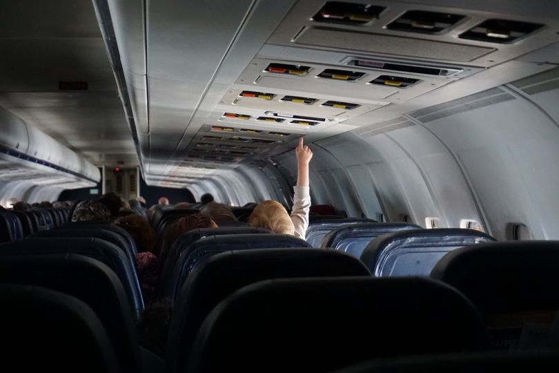 機内