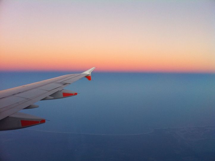 飛行中の飛行機