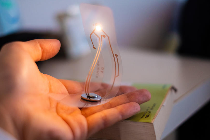 必要な部分だけを照らす合理的な新型LEDライト「NEMUIX」を使ってみた
