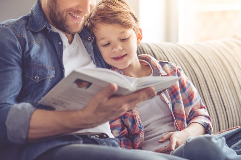 子どもが喜ぶ新しい読み聞かせ方法。それが「録音」|育児ハック