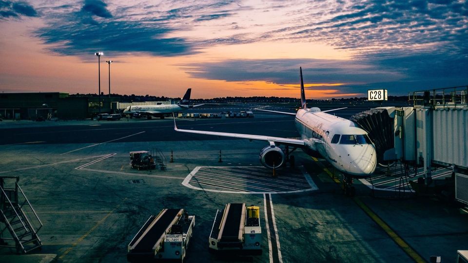 空港で乗り継ぎ便を逃さないために気をつけたい4つのこと