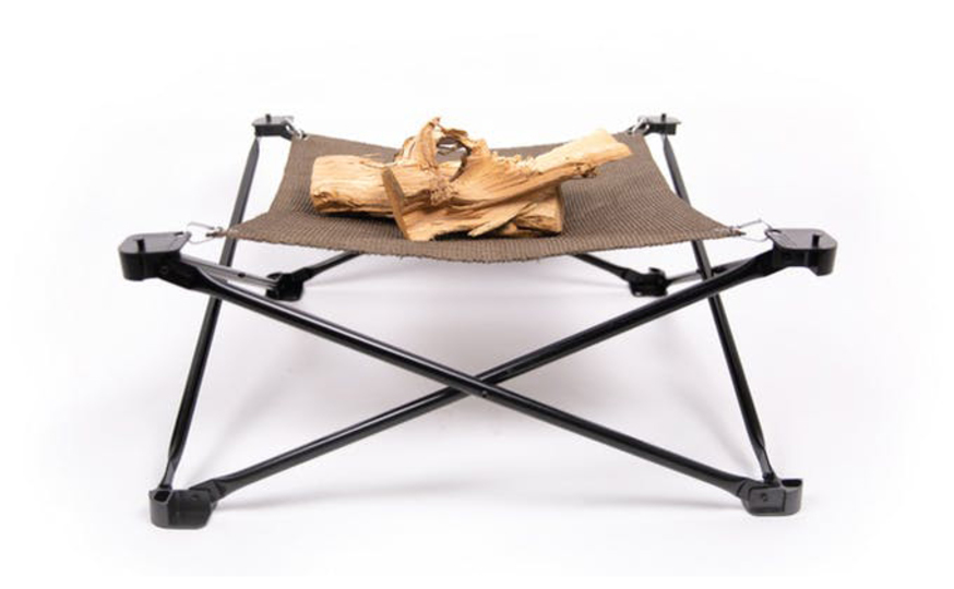 布製の焚き火台⁉︎ 軽くて持ち運びに便利なBBQもできるアウトドアギア「Folding Fire」がもうすぐ終了