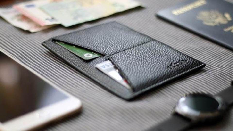 海外旅行時のサブウォレットに最適かも。パスポートケース一体型の「Dash Travel Wallet」があと2日で終了