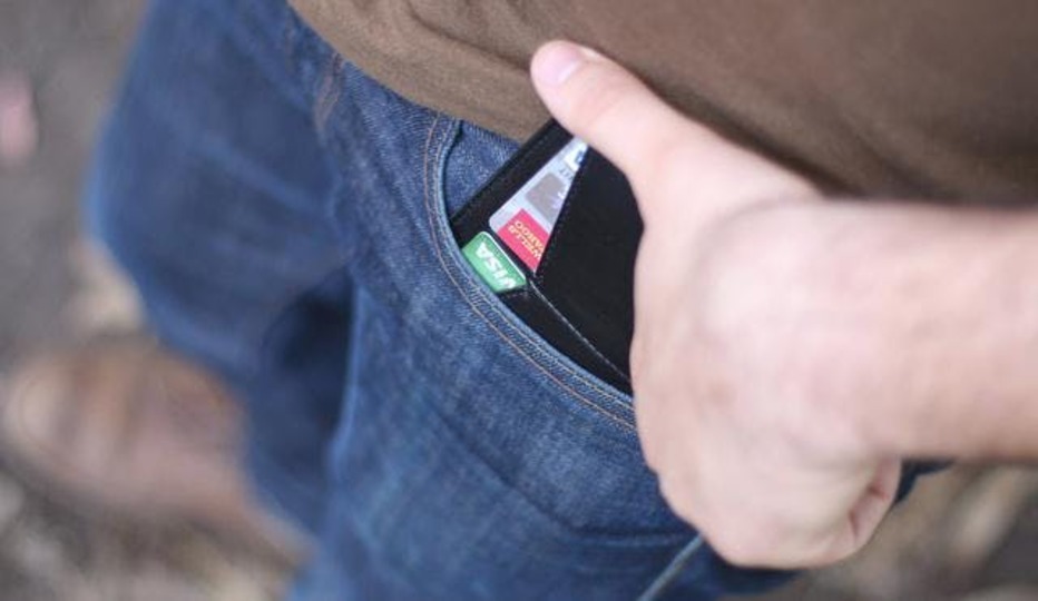 あと7日!海外旅行に最適なパスポートケース+ミニマルなお財布「Dash Travel Wallet」がもうすぐ終了