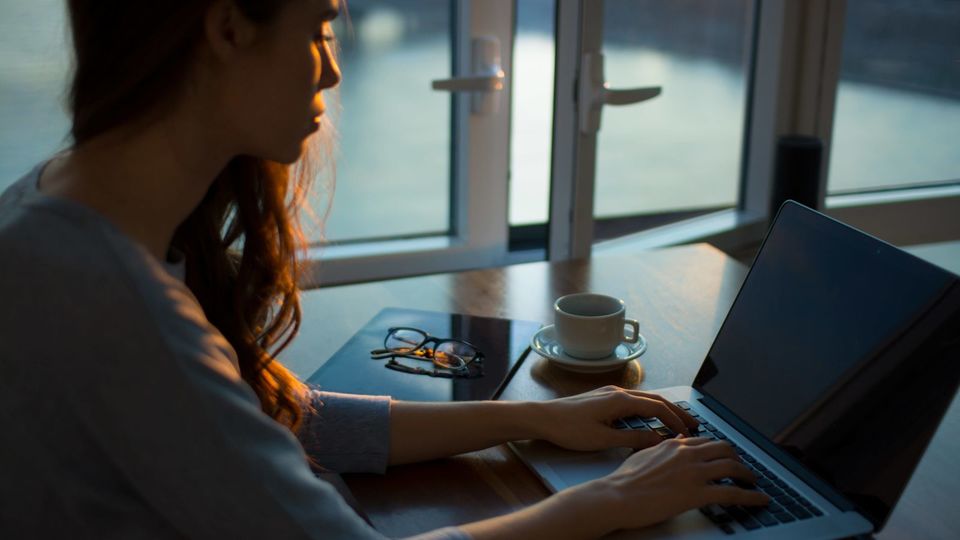 ストレスは感染する?職場でのイライラを周りにまき散らさないための対策4つ
