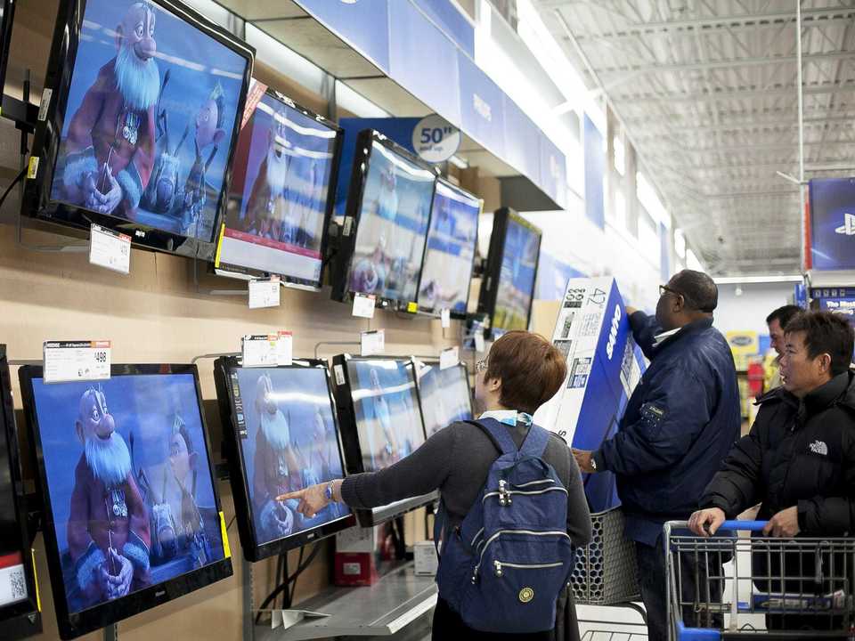 テレビを買う人々