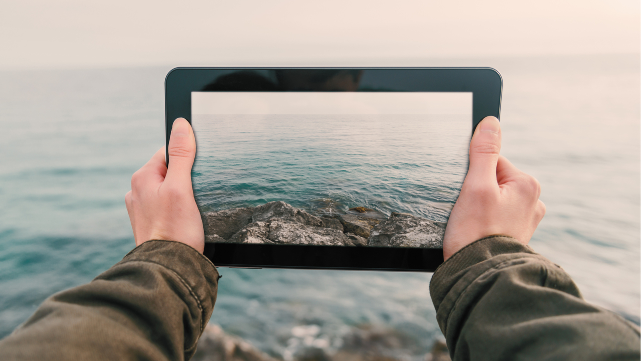 iPad越しの海