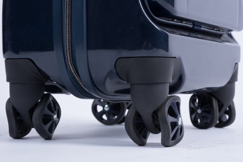 秘密は車輪形状にあり。移動体験を根本から変えるスーツケース「SkyValet」