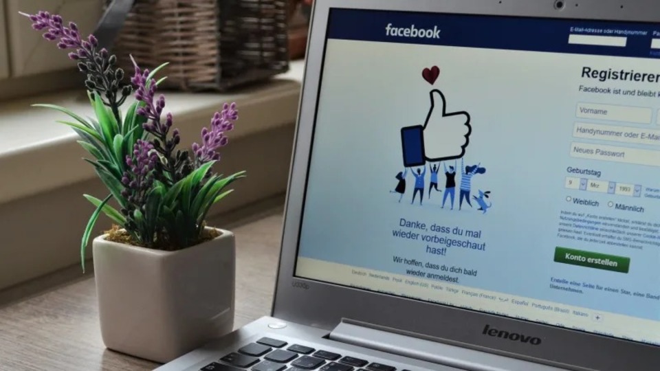 Facebookはやめるべき?私たちの個人情報は守られるか