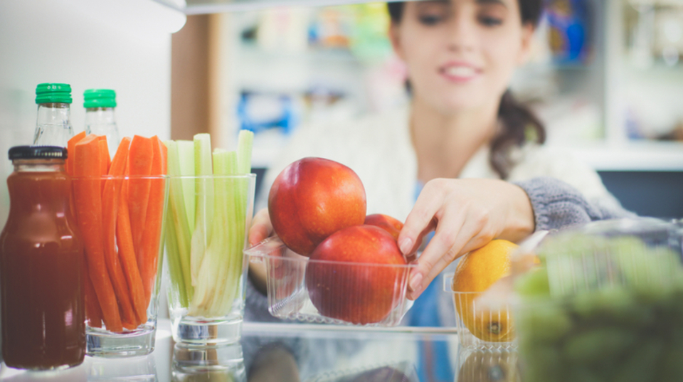旅行から帰宅しても困らない、冷蔵庫に生鮮食品を補充する方法