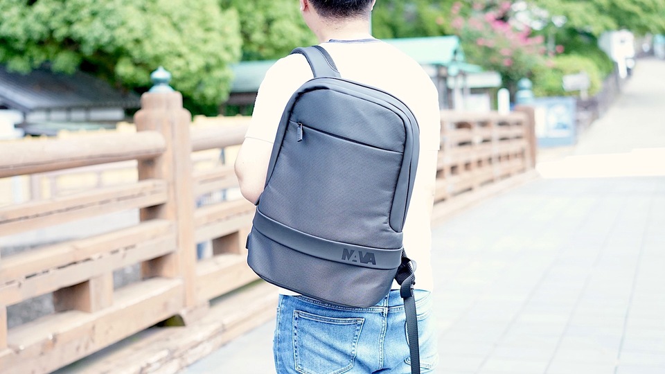 RFIDシールド搭載で多収納! NAVAデザインの新作バックパックを使ってみたら、使い勝手の良さにおどろいた