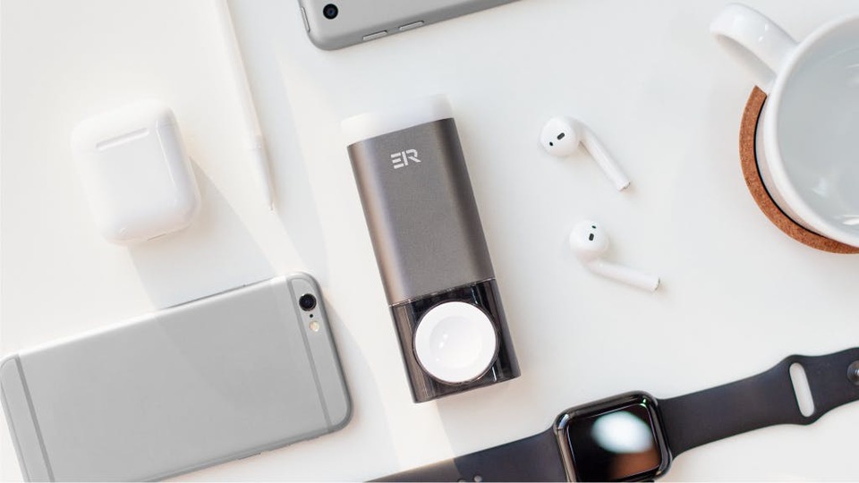 スマートすぎてバッテリーに見えない! AirPodsとApple Watch専用のモバイルバッテリー「EIRTOUCH」