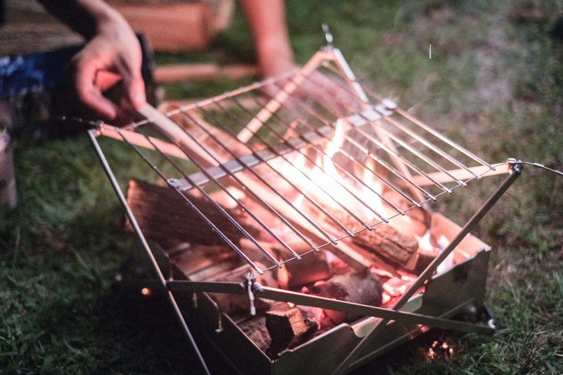 バッグに収まる! カナダ発の携帯性に優れた焚き火台とグリル「Fire Safe」&「Grill M1」でキャンプしてきた
