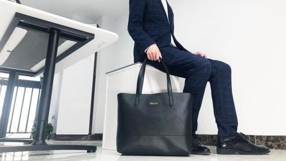 ビジネスシーンでも活躍できる軽量スタイリッシュトート「リカルマ」がまもなく終了