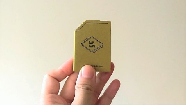 新構造の両面テープがこれ。スタンプのような手軽さで、書類整理も便利に【今日のライフハックツール】