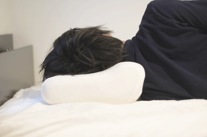 首筋まっすぐが快眠の鍵!? スウェーデン発の首枕「Sissel」を使ってみた