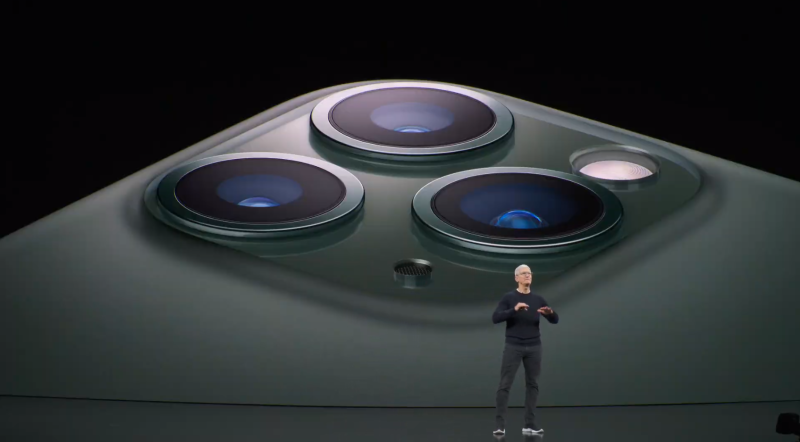 iPhone 11 Proの説明の様子