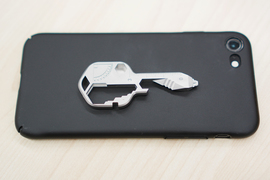 見た目が馴染むので持ち運びしやすい！多機能ツールGeekey