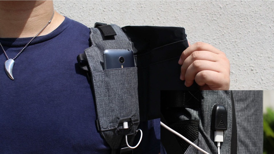 バックパックの弱点を克服!? 収納できるストラップが特徴の「Travis Back Pack」がもうすぐ終了