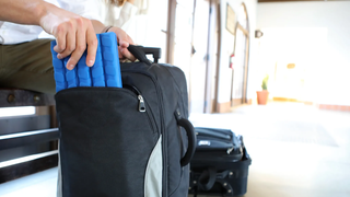 仕事のスキマ時間を活かす筋肉ケアは、厚さ5cmに折りたためるフォームローラーで【今日のライフハックツール】