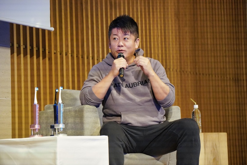 堀江貴文登場「歯の健康シンポジウム」――痛みがない“サイレントキラー”の歯周病に備えるには?