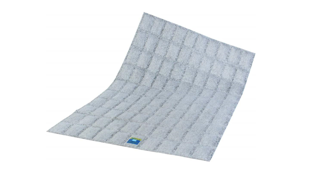 好きなサイズにカットして繰り返し使える除湿・消臭シート。隙間に設置できてコスパ良し