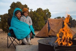 もしものときにもあったら便利。撥水使用の多機能アウトドアブランケットPuffy Kachula