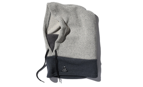 4Wayで使えるフードつきネックウォーマーで、首も顔も寒さからガード