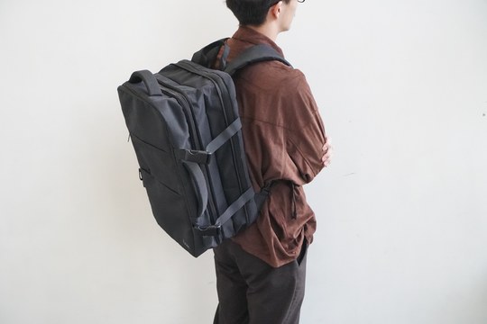 もうバッグ選びで悩まない。シーンや荷物量に合わせて変幻自在、オンオフ使えるEvoon