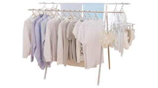 【本日のセール情報】Amazonタイムセールで80%以上オフも! 2,000円台の伸縮タイプ部屋干しスタンドや900円台の3in1充電ケーブル2本セットがお買い得に