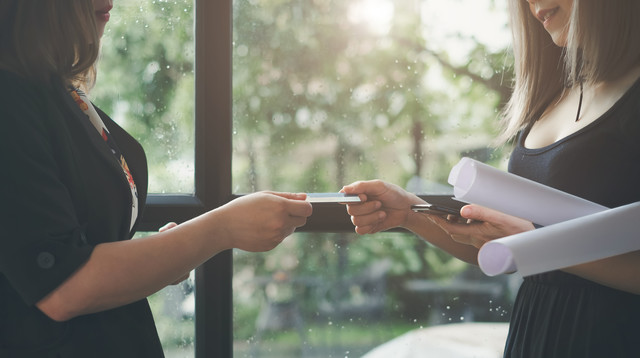 外出先で名刺が足りなくなったときの解決策