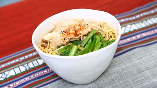 鍋1つでお手軽・簡単。1分の手間でつくれる「豚にらラーメン」スタミナレシピ