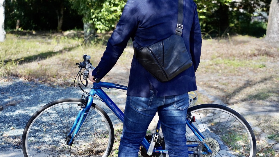 自転車乗りに厚さ1.5cmのクロスバッグをおすすめする理由
