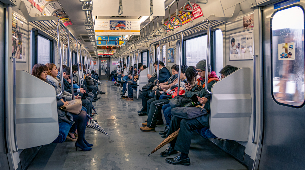電車で座る