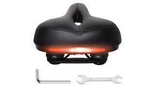 【本日のセール情報】Amazonタイムセールで、1,000円台でテールライト内蔵の低反発自転車サドルや裏ボア仕様のたためる防寒耳あてがお買い得に