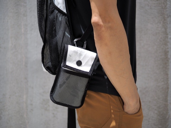 ミニマルなお出かけにいいかも! アドオンでも単体でも使えるスマホバッグ「Cell Bag」が登場