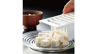 豆腐を一気にさいの目状にカット！ お鍋やお味噌汁、麻婆豆腐にも助かるな〜