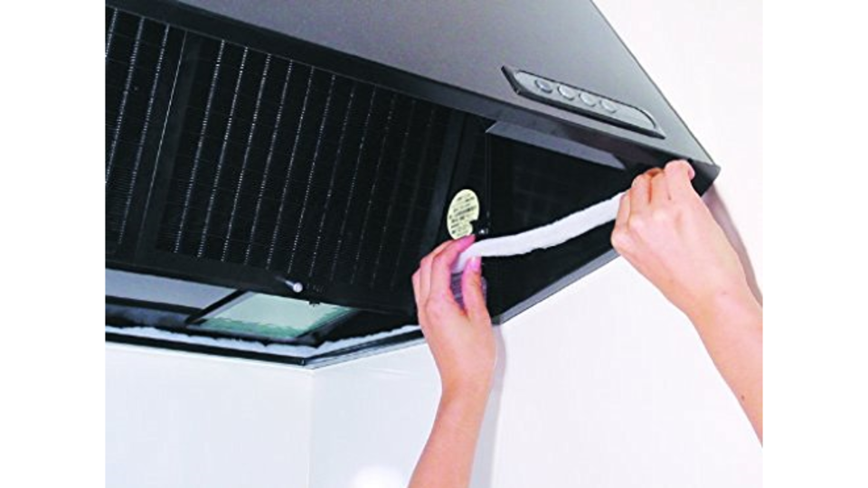 大掃除が楽になる、レンジフードの周囲にセットして油汚れを吸収するテープ ライフハッカー[日本版]