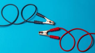 道具や手順は? 車のバッテリーが上がった時の対処法