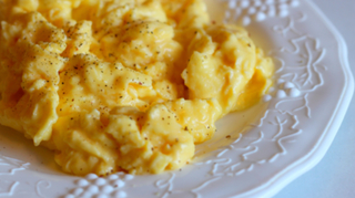 固さも食感も自分好みに！完璧なスクランブルエッグの作り方