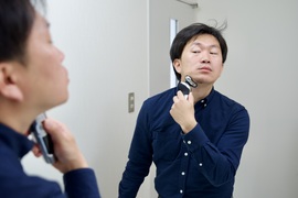 忙しい朝に無駄なく身だしなみを整える。時短を実現するフィリップスの「深剃りシェーバー」