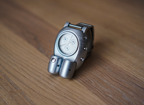 こんなデザインの時計、見たことない。モチーフにしたのはあの部分!航空自衛隊ファン垂涎アイテムが登場