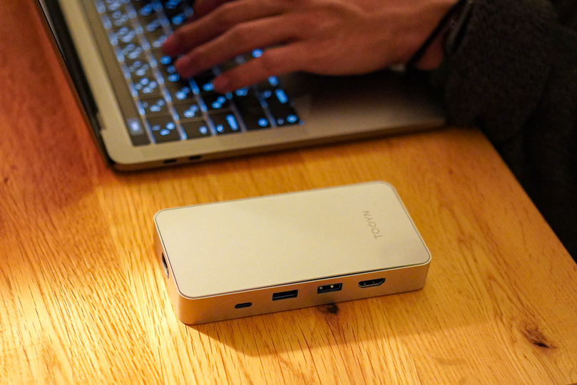 リモートワークにいいかも! PC充電にType-Cハブとワイヤレス充電機能も搭載した「TOOYN」を使ってみた