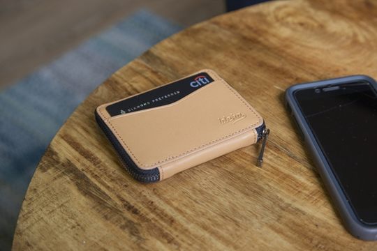 あれ、見た目によらずこんなに入るの？ミニマルなのにカード、お札、コインが収まる｢Ideka｣シリーズ最新作