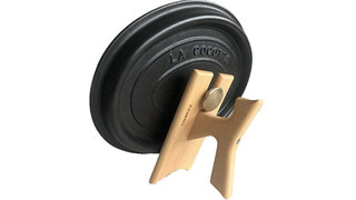 ミトンや鍋つかみはもういらない。熱くて重いフタを引っ掛けて、そのままスタンドにもできるよ